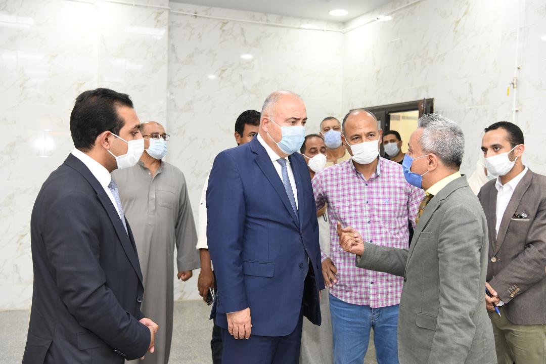 محافظ قنا يتفقد عدد من المنشآت الطبية بقوص