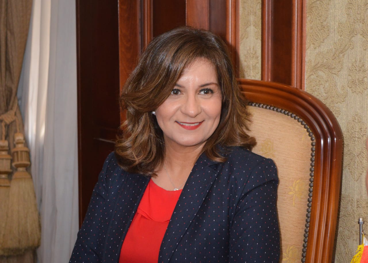وزيرة الهجرة تتواصل مع السلطات الكويتية لبحث مشاكل تجديد إقامات  المصريين بالكويت
