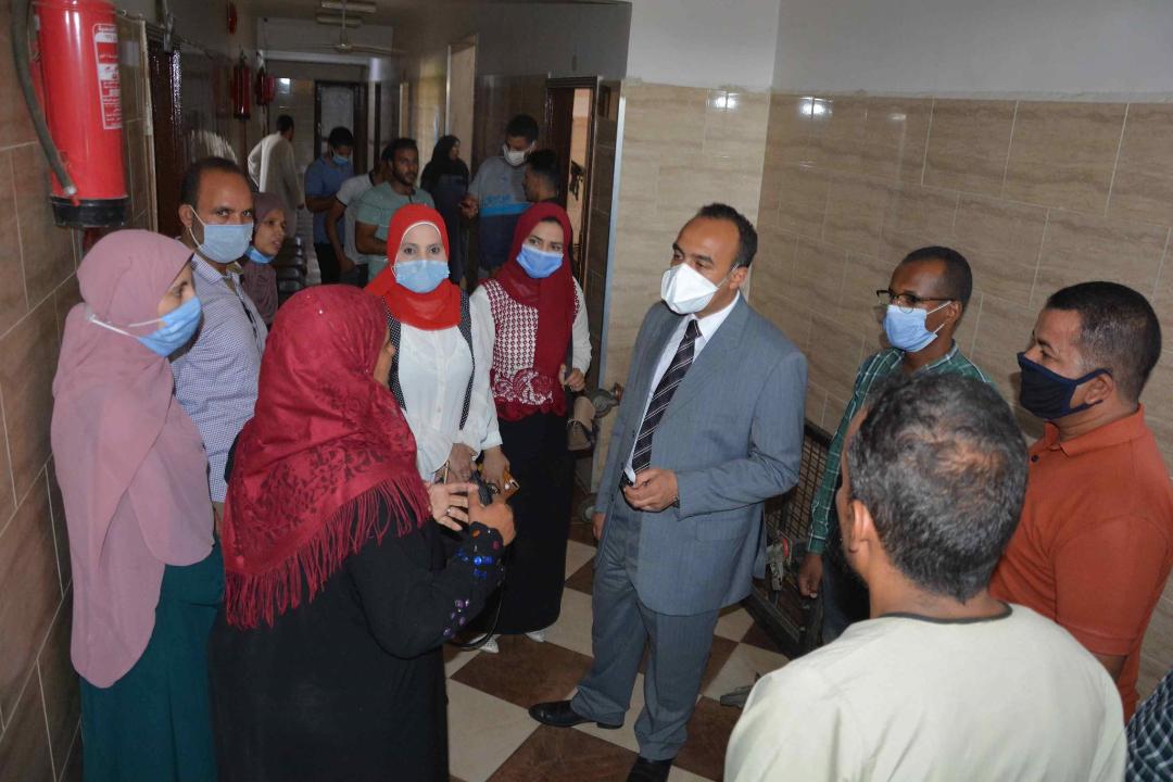 محافظ المنيا يكلف نائبه بمتابعه احدى الحالات المرضية وتقديم الرعاية الطبية
