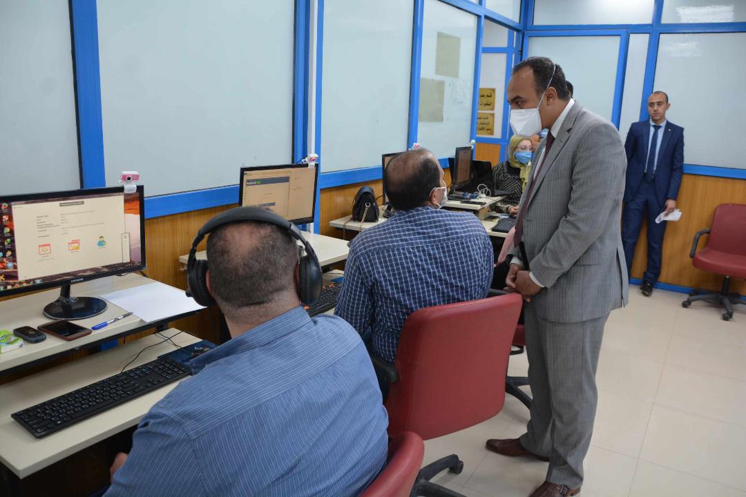 نائب محافظ المنيا يتابع انطلاق أولى الدورات التدريبية لتطوير المهارات الرقمية