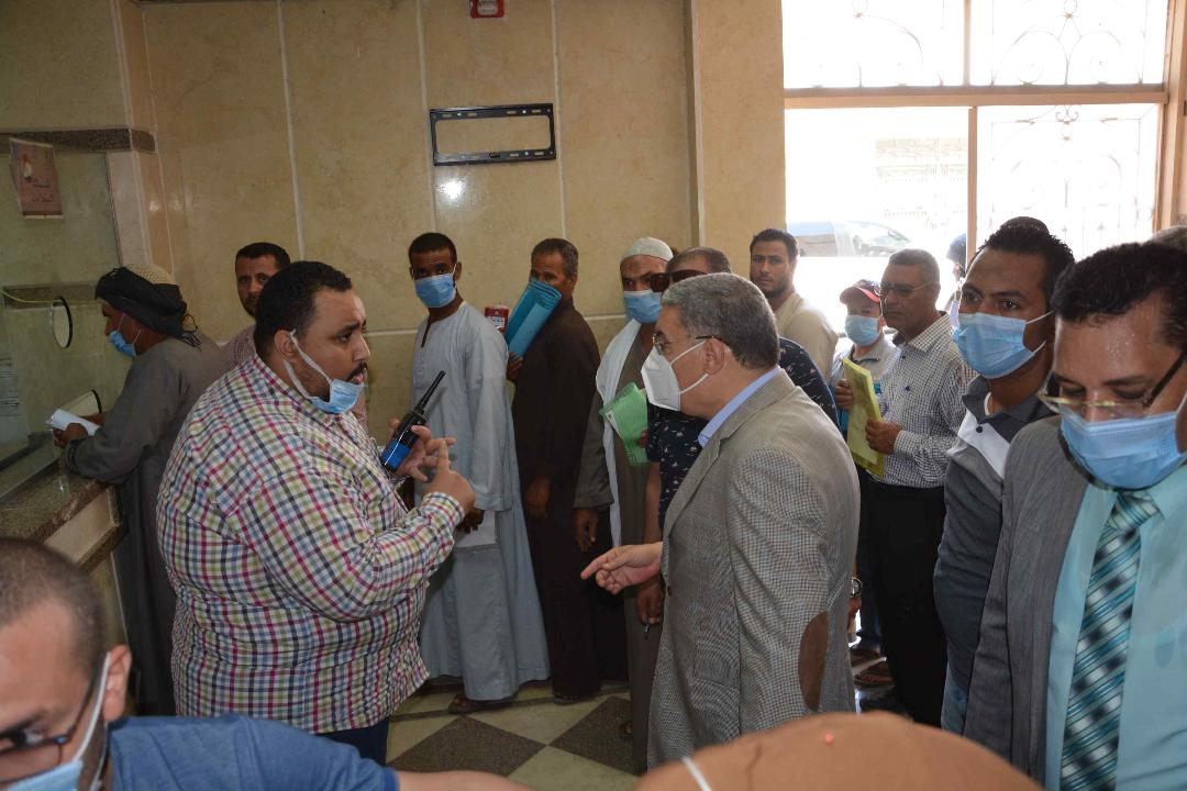 عقب مد فترة سداد جدية التصالح محافظ المنيا يتفقد المراكز التكنولوجية ويوجه بتقديم التسهيلات للمواطنين 