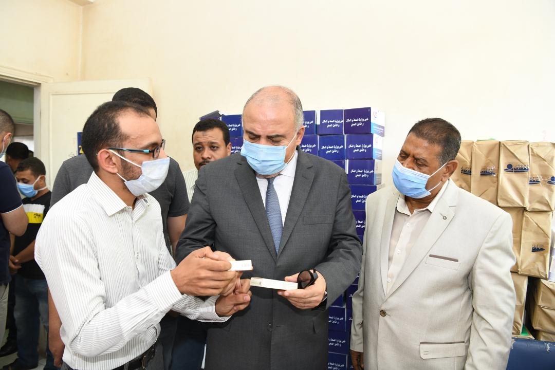 محافظ قنا يأمر بإنتداب ٢ أطباء للعمل بوحدة الكلى الصناعى بأبوتشت