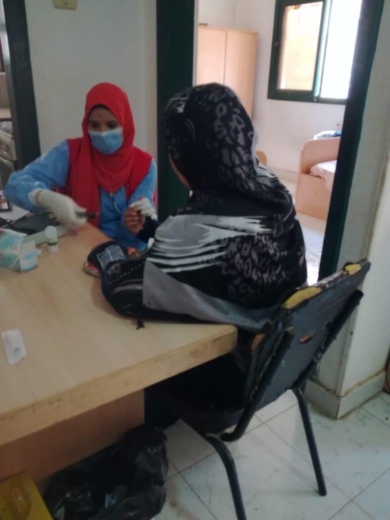 توقيع الكشف الطبي على 8064 حالة ضمن مبادرة 100 مليون صحة بالمنيا