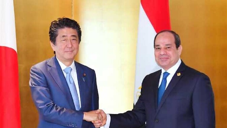 السيسي يطلق اسم رئيس الوزراء الياباني المستقيل على الجامعة اليابانية
