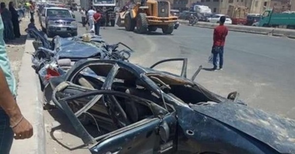مصرع 5 من أسرة واحدة وإصابة 5 آخرين في تصادم ميكروباص ونقل فى منطقة المعادى
