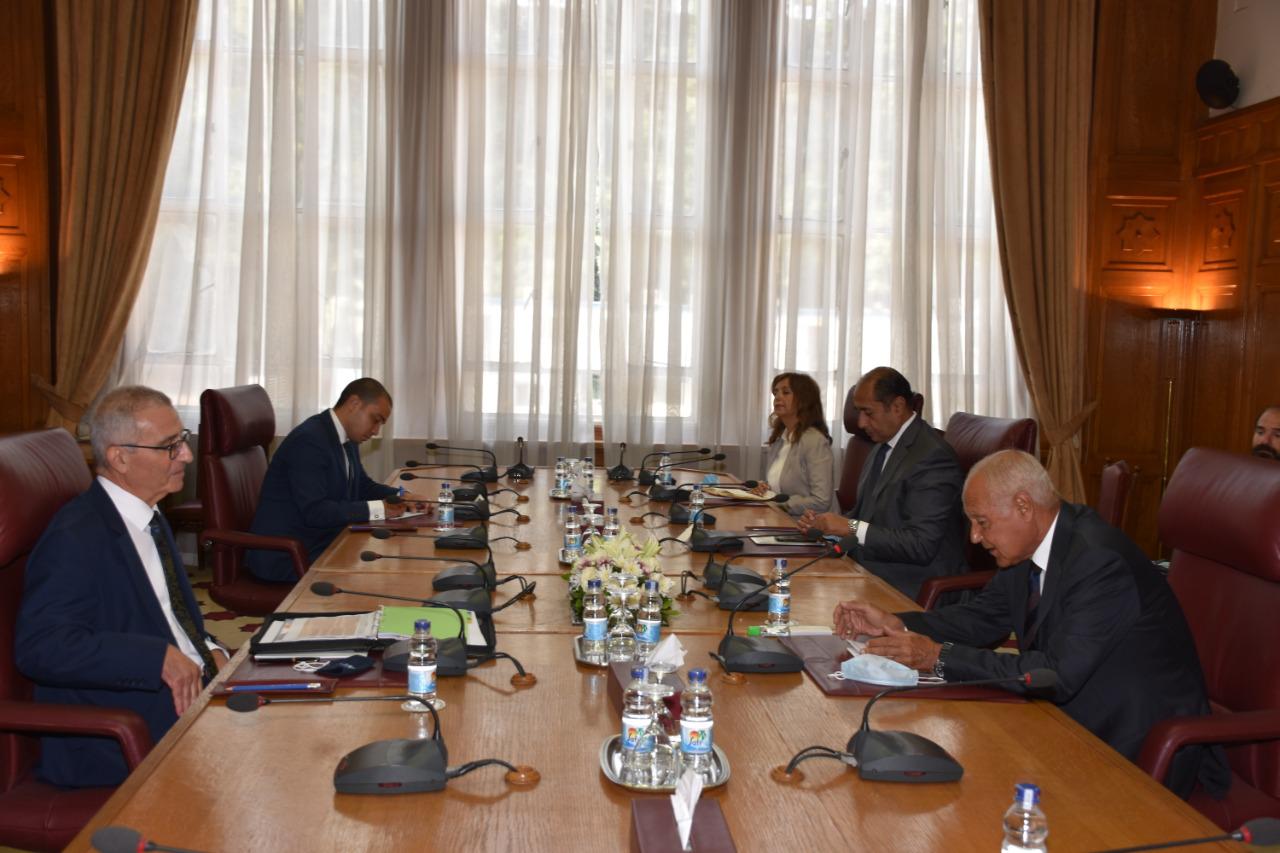 أبو الغيط يبحث مع وزير خارجية مالطا سبل تعزيز التعاون في المجالات المختلفة 