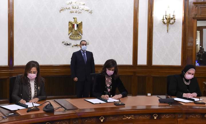 رئيس الوزراء يشهد توقيع بروتوكول تعاون للتمكين الاقتصادي للعمالة المتضررة من 