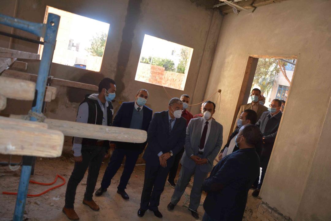 محافظ المنيا يتفقد أعمال إنشاء مبني المجلس الشعبي المحلي بمنطقة أبو فليو