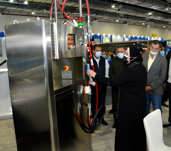 وزيرة الصناعة تتفقد الاستعدادات النهائية لمعرض تحويل وإحلال المركبات للعمل بالطاقة النظيفة