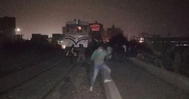 التصريح بدفن جثة شاب صدمه قطار أثناء عبوره شريط السكة الحديد بالبدرشين