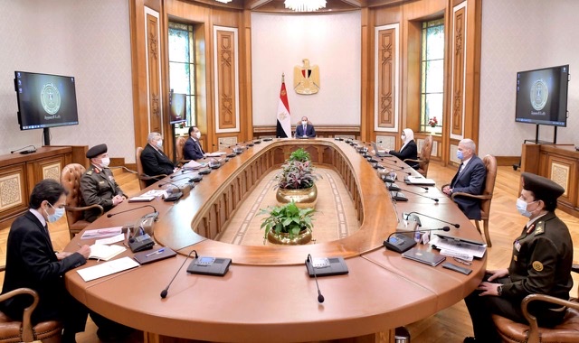الرئيس يستعرض الموقف التنفيذي للمشروع القومي لتصنيع وتجميع مشتقات البلازما مع شركة 