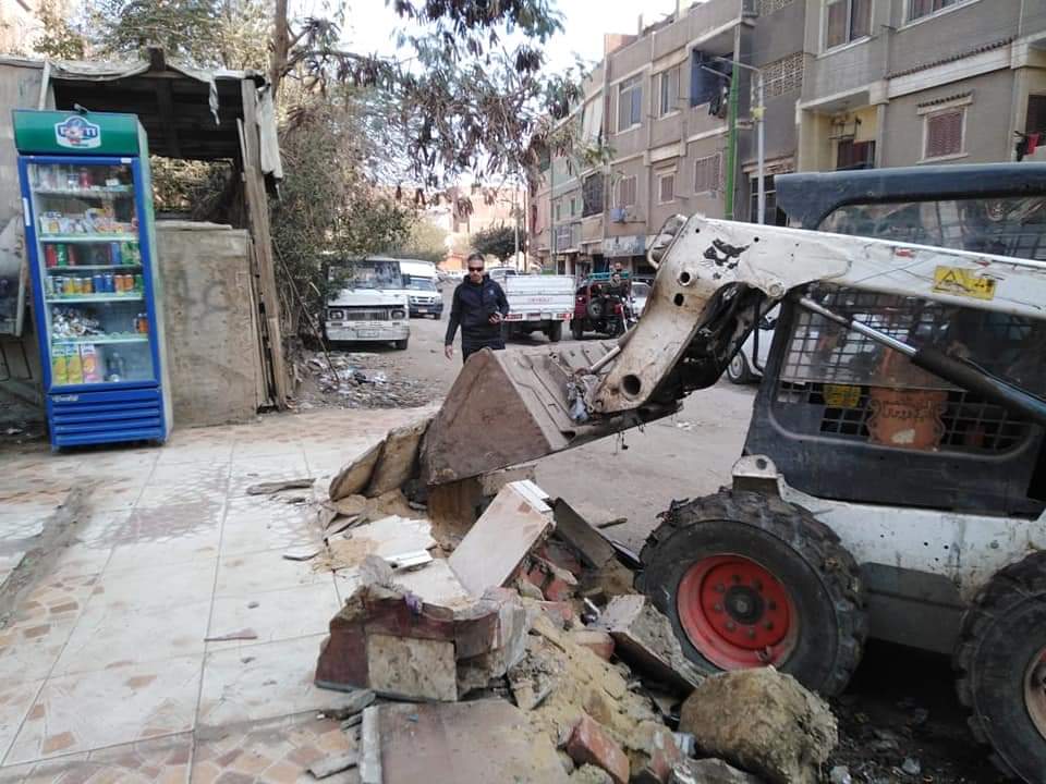 محافظ الجيزة: رصف البر الغربي بدءا من مثلث سقارة بالمريوطية بطول 2 كم بتكلفه 8 مليون جنية