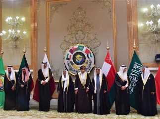 وزير الخارجية يغادر يعد التوقيع على 