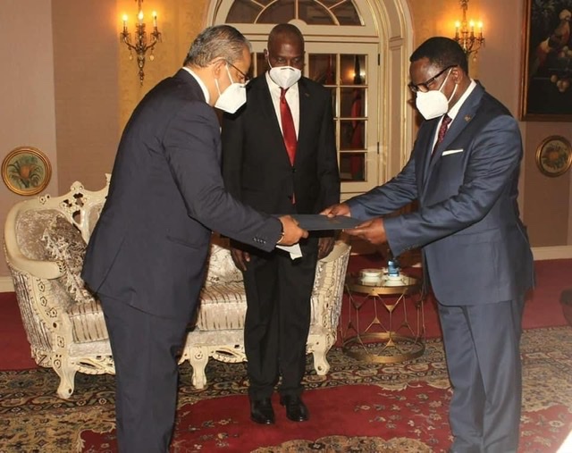 السفير المصري في ليلنجواي يُقدّم أوراق اعتماده إلى رئيس مالاوي.