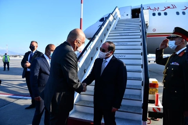 الرئيس السيسي يصل أثينا للمشاركة القمة الثلاثية بين مصر واليونان وقبرص