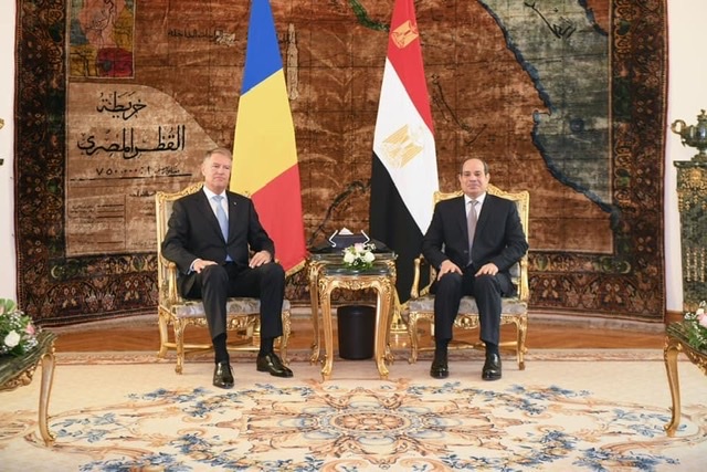 بالصور.. الرئيس السيسي ونظيره الروماني يبحثان فرص تعزيز زيادة الحركة السياحية
