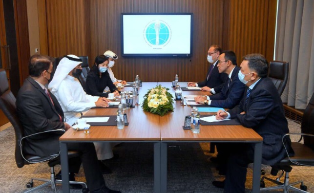 الرميثي ورئيس مجلس الشيخ الكازاخستاني يبحثان دعم التعايش والحوار بين الأديان
