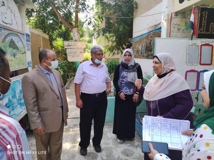 بالصور ,
جولة لمسؤلى وزارة التعليم بقنا فى اليوم الاول للدراسة