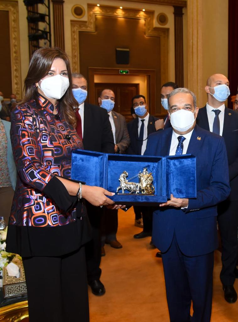 نبيلة مكرم: وزارة الإنتاج الحربي لها دور محوري في نتائج مؤتمرات الهجرة