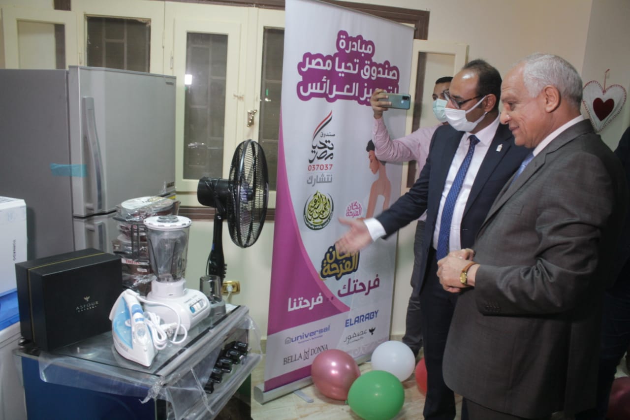 بالتعاون مع صندوق تحيا مصر.. محافظ الجيزة يسلم مواد غذائية لعدد ٣٠٠٠ أسرة وتجهيز ٢٥ فتاة بالواحات البحرية 