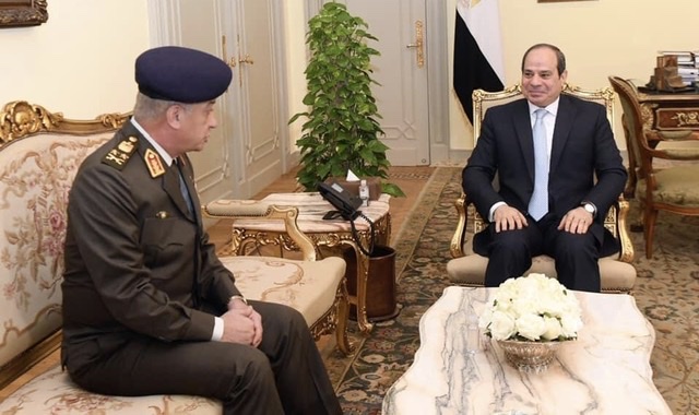 الرئيس السيسي يستقبل وزير الدفاع والإنتاج الحربي