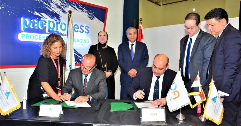 وزيرا التجارة والصناعة والتموين يشهدان توقيع مذكرة تفاهم بين