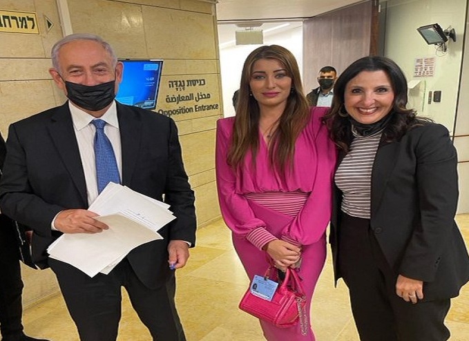 ما تدعى بملكة جمال العراق السابقة تختتم زيارتها لإسرائيل بالوقوف أمام ما يدعى بحائط المبكى