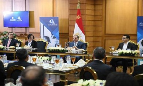 الرئيس يشاهد فيلما وثائقيا بعنوان 