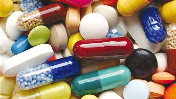 نقيب الصيادلة: بيع الأدوية عبر الإنترنت يفتح الباب لتداول أدوية محظورة