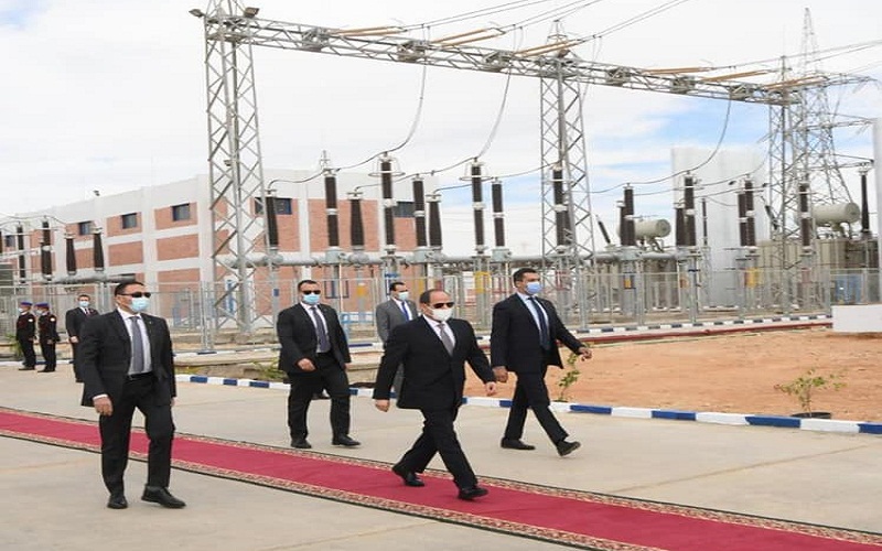 الرئيس السيسي يتفقد مجمع بنبان للطاقة الشمسية بمحافظة اسوان