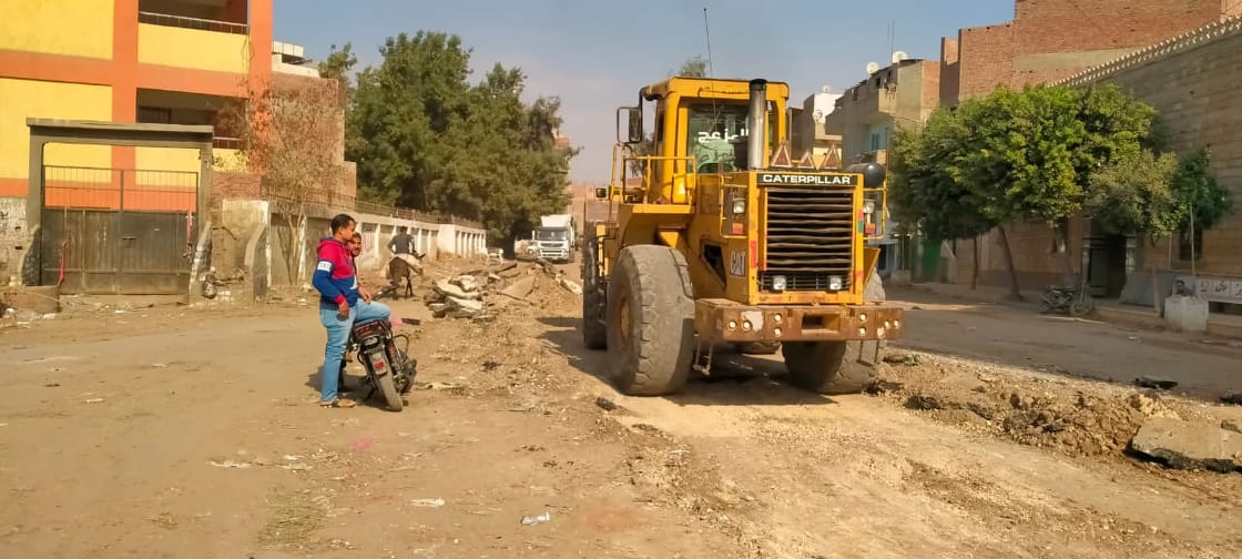 الجيزة ترصف محاور مرورية بجنوب وبولاق والعمرانية والعياط والبدرشين