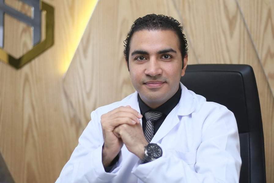 أخصائي جراحة التجميل يوضح أسباب الصلع وعلاقة الصلع الوراثي بعمليات زراعة الشعر