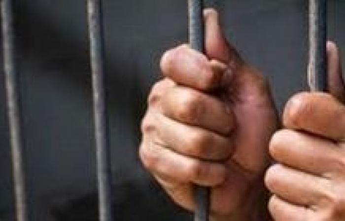 سقوط سائق تاكسي وربة منزل قبل ترويج كمية من الهيروين فى الجيزة 

