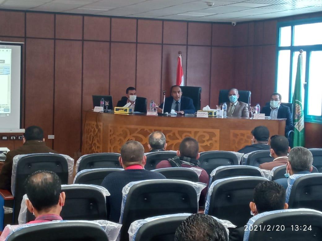 نائب محافظ المنيا يتابع مع ممثلي وزارة التخطيط والتنمية الاقتصادية تطوير منظومة المراكز التكنولوجية 