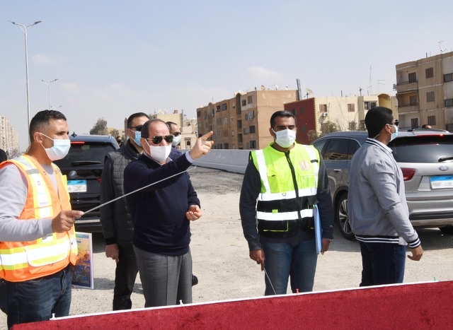بالصور.. الرئيس السيسي يقوم بجولة تفقدية لأعمال تطوير الطرق والمحاور بشرق القاهرة