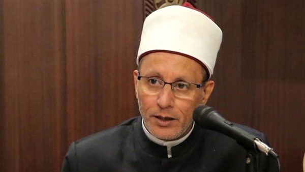 رئيس المعاهد الأزهرية يتفقد لجان النقل الابتدائي والثانوي بحلمية الزيتون 