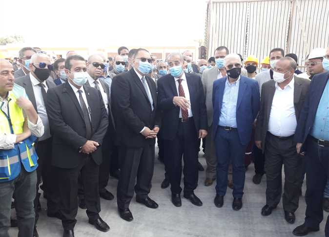 وزير التموين ومحافظ الشرقية يتفقدان مركز خدمة المواطنين ببشية قايد بالشرقية