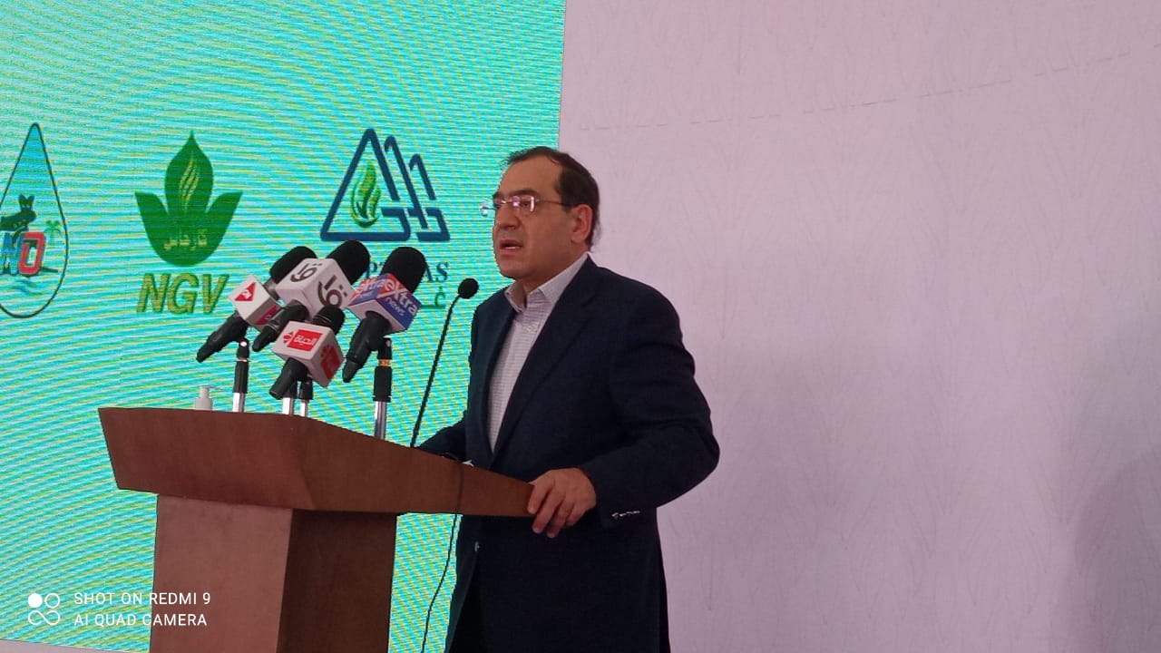 إطلاق مشروع استخدام الغاز الطبيعى كوقود فى السيارات لأول مرة فى الأقصر


