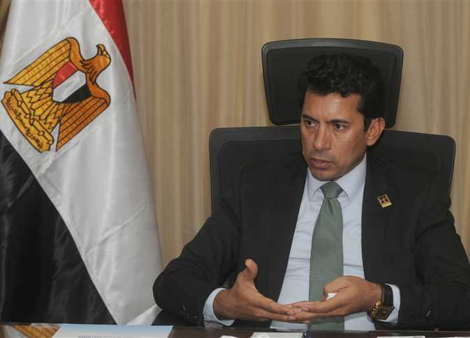 وزير الشباب يتفقد مركز التعليم المدني ومركز شباب الطود بالأقصر
