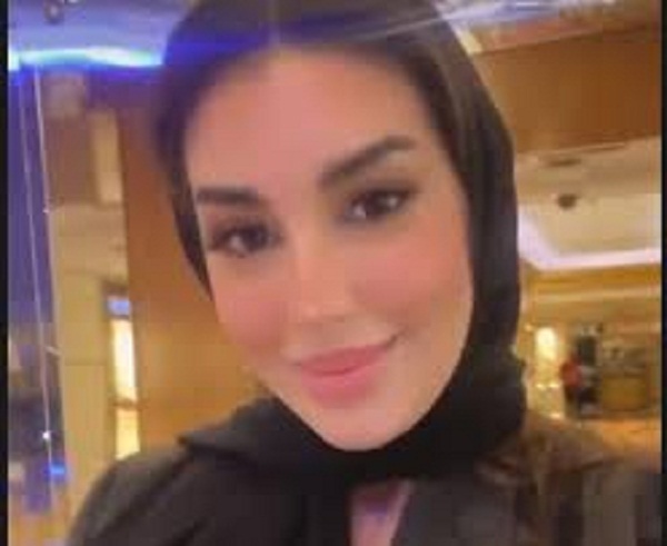 ياسمين صبري بالعباءة والحجاب فى إحدى الحفلات بدبى
