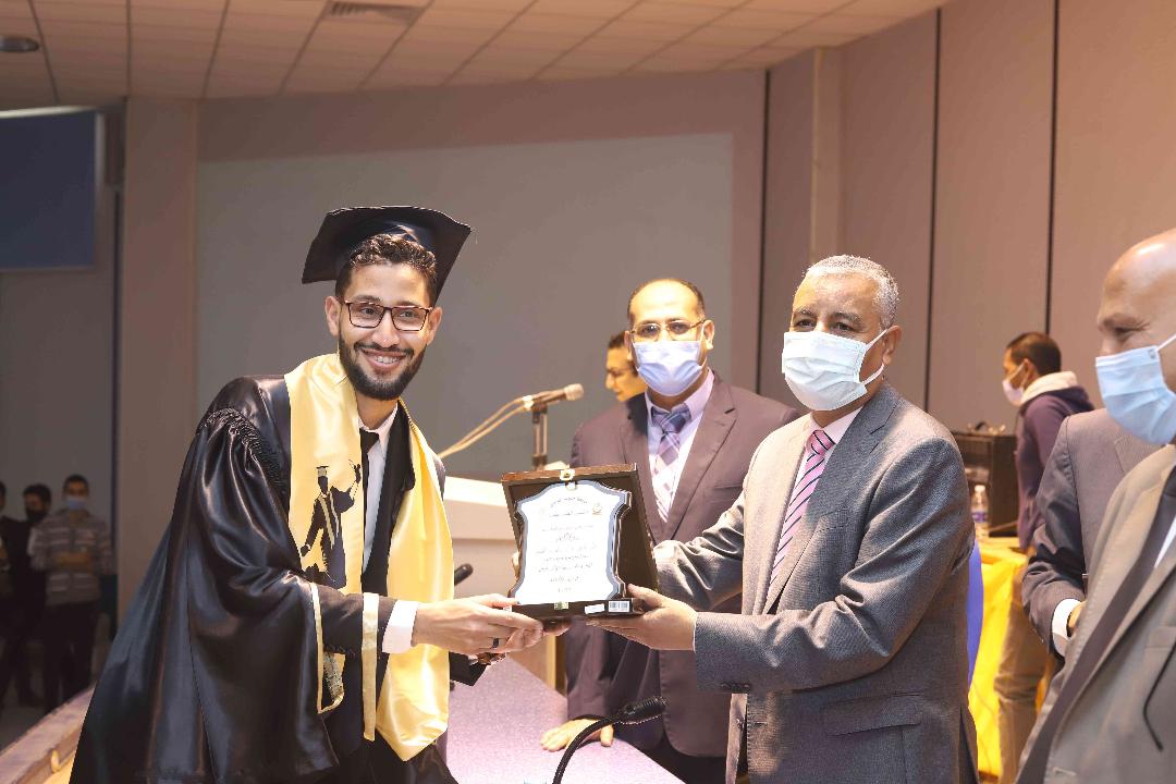تخريج الدفعة السابعة لكلية طب قنا

