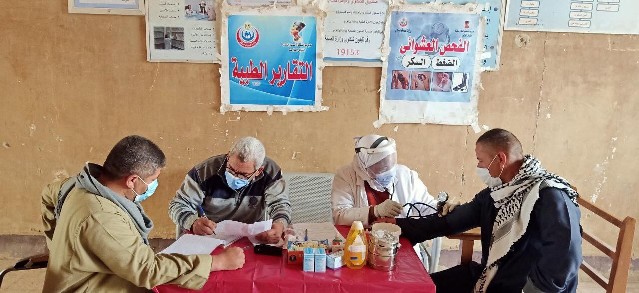 الكشف الطبى على 1725 مواطن بقرية أبو سيدهم بمركز سمالوط