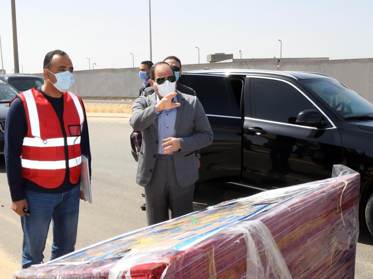 بالصور.. السيسي يتفقد الأعمال الانشائية الخاصة بتطوير شبكة الطرق والمحاور بالقاهرة