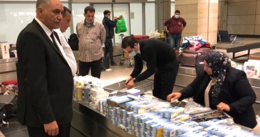 جمارك المطار تضبط محاولات لتهريب مستلزمات جراحية وأدوية وهواتف محمولة 