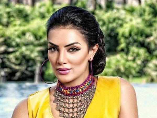 بالفيديو..حورية فرغلي صورتي المتداولة غير حقيقية..و عندي 