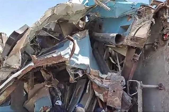 مجموعة صور ترصد ضحايا ومصابي تصادم قطاري سوهاج في انتظار الإسعاف 