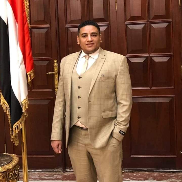 المستشار محمد مصطفى يقود شباب حدائق القبه للتبرع بالدم لضحايا قطار سوهاج

