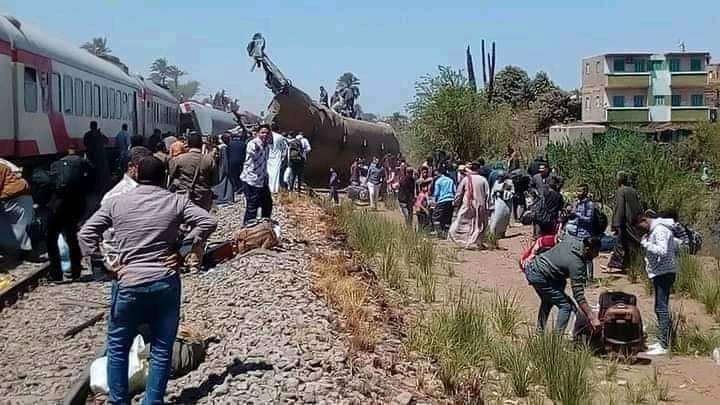 مصادر: تشكيل لجنة فنية للوقف على أسباب حادث قطاري سوهاج 