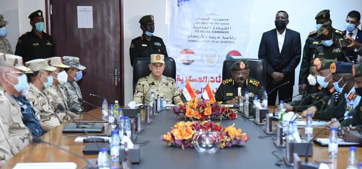 رئيس الأركان يعود إلى أرض الوطن بعد إنتهاء زيارته الرسمية للسودان