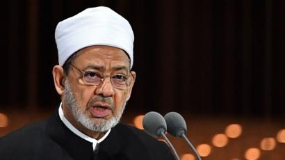 الوشاح الأزرق .. لعبة موت جديدة يحذر منها مركز الأزهر العالمي للفتوى الإلكترونية
